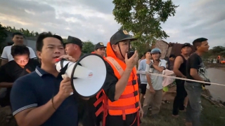 Cảnh sát Cơ động giăng dây, tiếp tế thực phẩm cho các gia đình bị cô lập