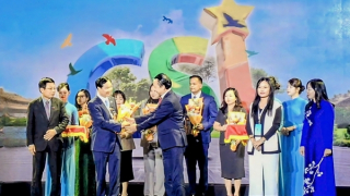 Bảo Việt nhận danh hiệu Ngôi sao CSI, 10 năm liên tiếp được vinh danh Top 10 Doanh nghiệp bền vững nhất Việt Nam