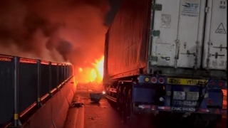 3 ô tô tải cháy liên hoàn trên đường cao tốc Vân Phong - Nha Trang