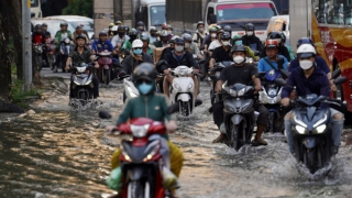 Nhiều tuyến đường ngập nặng trong đỉnh triều giữa tháng 10 âm lịch