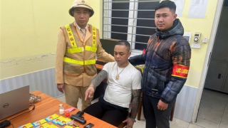 Cảnh sát 141 khống chế đối tượng xăm trổ thủ súng đạn và ma túy