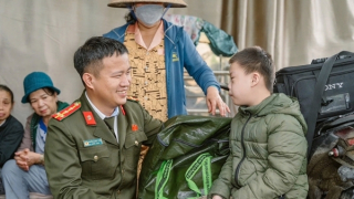 Công an TP Huế sẻ chia với hơn 1.300 trường hợp có hoàn cảnh khó khăn