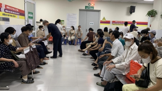 Bài toán nguồn tài chính khổng lồ để miễn viện phí toàn dân