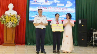 Đẩy mạnh tuyên truyền pháp luật, tình yêu biển đảo cho học sinh