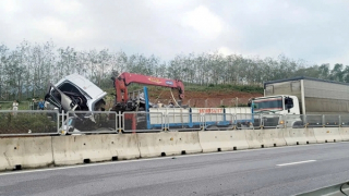 Tai nạn giao thông nghiêm trọng trên cao tốc Bắc-Nam làm 5 người thương vong