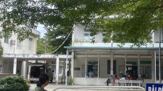 2 người thương vong nghi bị đá từ xe ben rơi trúng