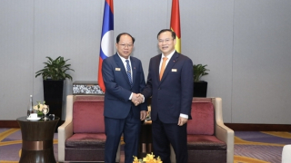 Deputy Minister Nguyen Van Long receives Lao Deputy Minister of Public Security
