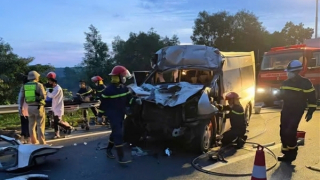 Xe khách va chạm xe đầu kéo trên cao tốc Đà Nẵng – Quảng Ngãi: 13 người thương vong