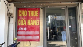 Làn sóng trả lại mặt bằng trong thời mua sắm số