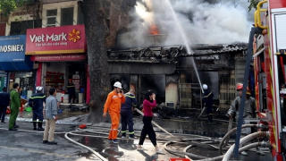Kịp thời dập tắt đám cháy nhà dân trên phố Lò Đúc