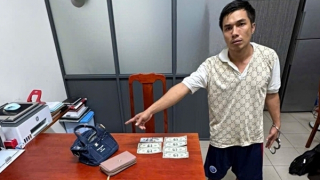 Dùng dao khống chế người phụ nữ nằm võng cướp nhầm vàng giả