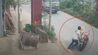 Tạm giữ hình sự đối tượng đẩy CSGT vào đầu xe tải