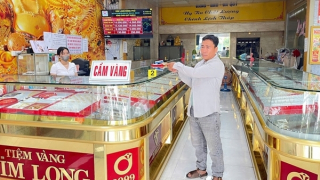 Khởi tố đối tượng lừa đảo cầm cố vàng giả để lấy tiền