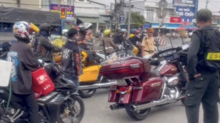 Xử lý nhóm lái xe mô tô phân khối lớn "đua" tốc độ