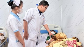 Gần 30 người nhập viện nghi ngộ độc sau khi ăn bánh mì