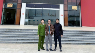 Công an xã Tam Hợp lên biên giới bắt đối tượng truy nã