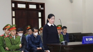 Cựu Bí thư Tỉnh uỷ Hoàng Thị Thuý Lan nghẹn ngào trong phiên toà phúc thẩm