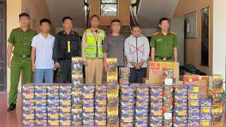 Nhồi gần 3,5 tạ pháo hoa trong 23 bao tải