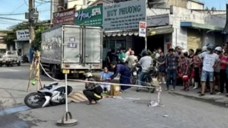 Bị xe tải tông tử vong vì tránh ba gác đậu ngược chiều