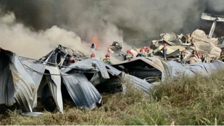 Công ty gỗ rộng hơn 1.500m2 cháy rụi, đổ sập