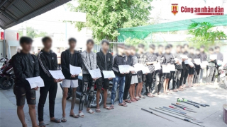 Ngăn chặn 21 "trẻ trâu" mang "hàng nóng" gây rối trật tự công cộng