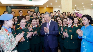 Phấn đấu mỗi phụ nữ Quân đội là một gương sáng