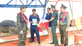 Những “mắt lưới” của biển khơi