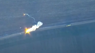 Ukraine đăng video phục kích hai xe phóng S-400 Nga