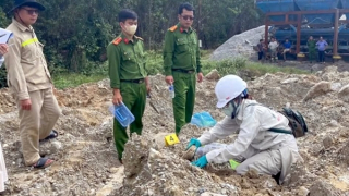 Xử lý nghiêm trạm trộn bê tông đổ hơn 700 tấn chất thải rắn trái quy định