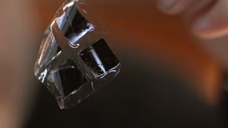 Thiết bị cấy ghép  giúp con người kết nối với AI