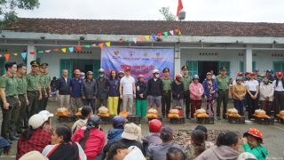 Hiệp hội PCCC và CNCH Việt Nam phối hợp trao quà hỗ trợ người dân tái thiết cuộc sống sau bão lũ