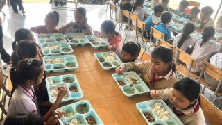 Hàng nghìn học sinh Đắk Lắk vẫn chưa nhận được tiền từ chương trình “Nuôi em”