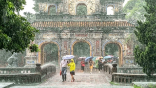 Miền Trung mưa to nhiều nơi, Hà Nội nắng hanh