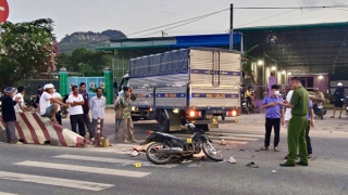 Thiếu niên 16 tuổi tử vong khi điều khiển xe máy va chạm ô tô