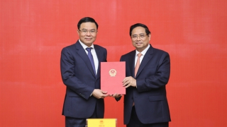 Thủ tướng trao Quyết định giao Quyền Bộ trưởng Bộ Công Thương