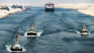 Kênh đào Suez nhộn nhịp trở lại