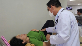 TP Hồ Chí Minh: Lại xảy ra vụ ngộ độc thực phẩm, nghi do ăn bánh mì