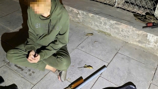 CSGT khống chế đối tượng mang dao đi đánh nhau