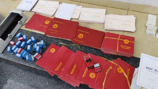 Tìm người liên quan vụ làm giả con dấu, tài liệu của cơ quan tổ chức