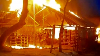 Cục sạc dự phòng phát nổ gây cháy xưởng pallet