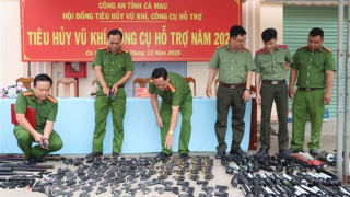 Công an tỉnh Cà Mau tiêu hủy nhiều vũ khí, công cụ hỗ trợ