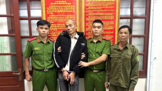 Uống cà phê tranh thủ "thó" luôn nhiều tiền, vàng của chủ quán