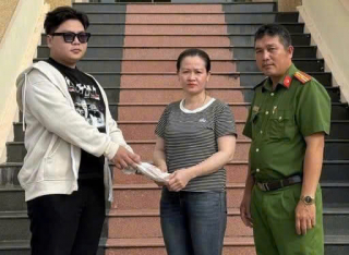 Nhặt túi vàng, mang đến Công an tìm người đánh rơi trả lại