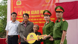 Bàn giao 4 căn nhà thuộc “Chiến dịch Quang Trung” cho người dân ở Gia Lai