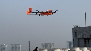 Bệnh viện đầu tiên sử dụng thiết bị không người lái vận chuyển thuốc cấp cứu đến trạm y tế