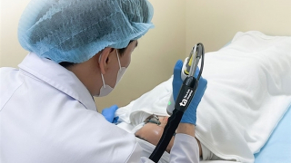 Nhập viện vì sử dụng mỹ phẩm trôi nổi