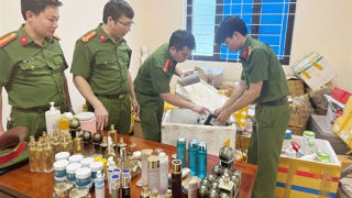 Bộ Y tế yêu cầu tăng cường kiểm tra hoạt động kinh doanh thuốc, mỹ phẩm dịp Tết