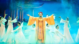 Khoảng trống lực lượng trẻ trên sân khấu