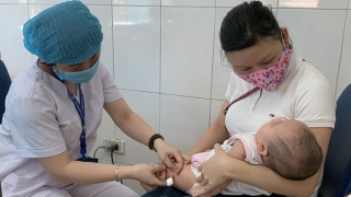 Nâng cao hiểu biết cho người dân về lợi ích của vaccine tiêm chủng mở rộng