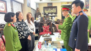 Dùng tài khoản cá nhân hoạt động kinh doanh: Lối tắt tiềm ẩn rủi ro pháp lý